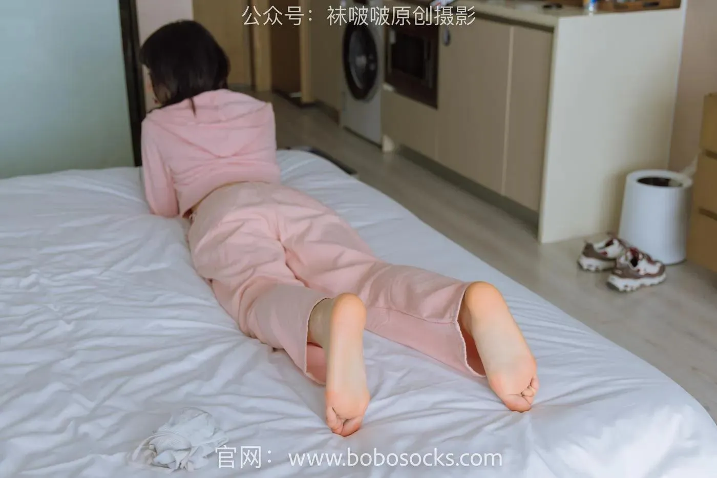 [BoBoSocks袜啵啵]NO.141 周周-运动鞋、白棉袜、裸足 [140P]插图5